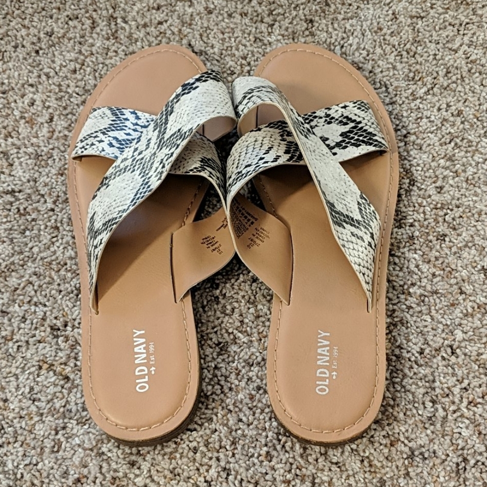 Old Navy snakeskin pattern flat sandals size 10
